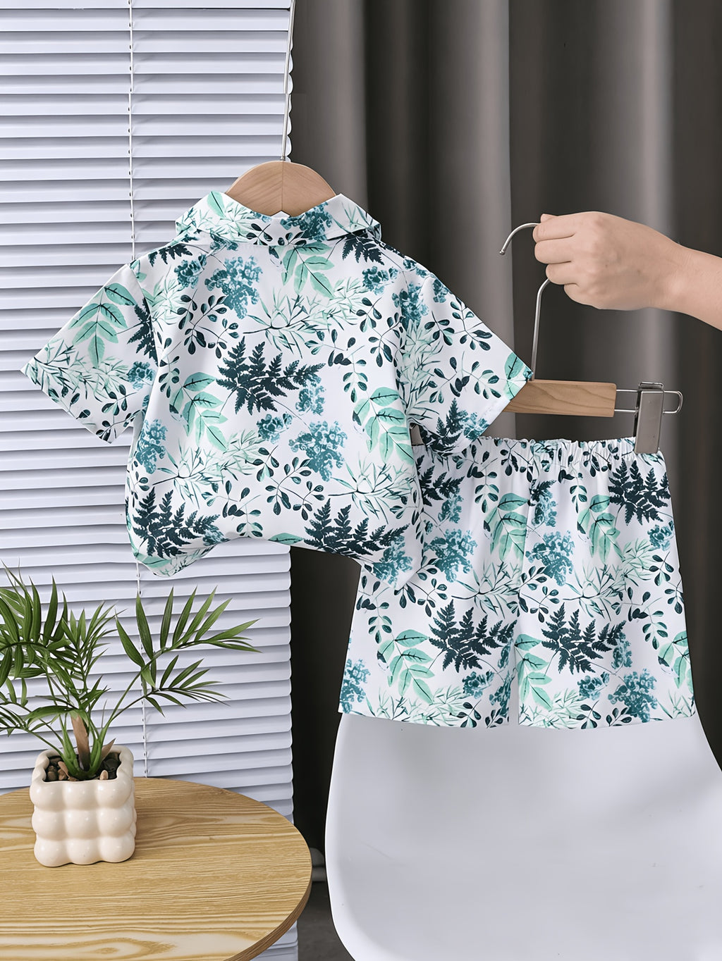 Fashion Casual Vacation Style Green Leaf Short Sleeve Shorts Shirt Set, for Outdoor