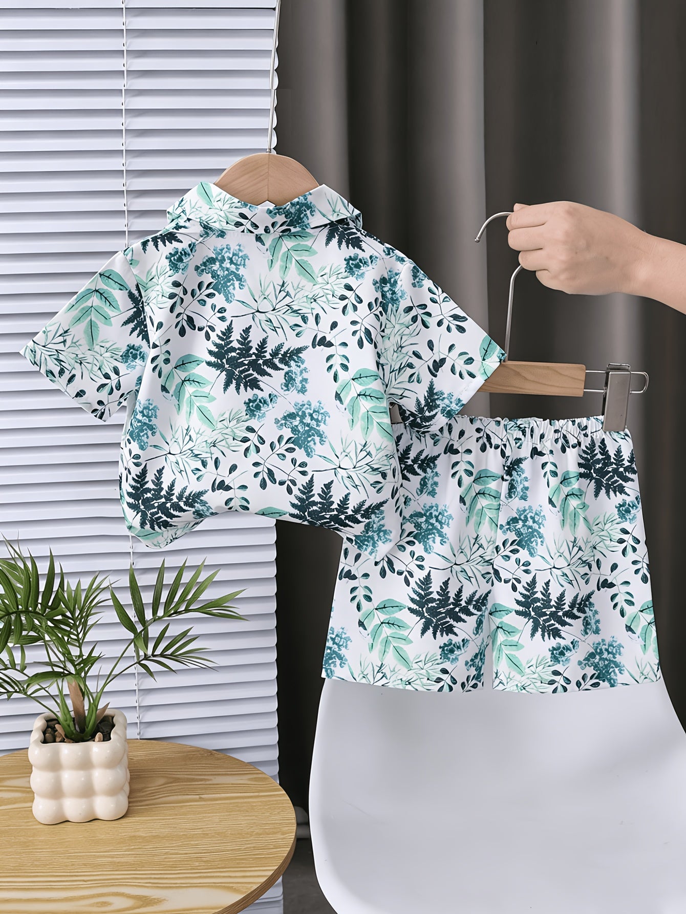 Fashion Casual Vacation Style Green Leaf Short Sleeve Shorts Shirt Set, for Outdoor