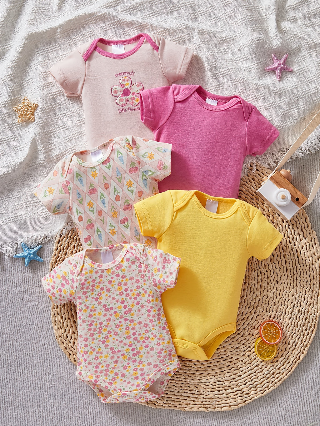 5pcs Newborn Summer Short-Sleeve Bodysuit Set, Cartoon Floral Embroidery Pattern, Soft Snap-Button Suit, Round Neck, Machine Washable, Can Be Used As a Gift, Very Suitable for 0-9 Month Old Baby Girls to Wear Outdoors, for Outdoor