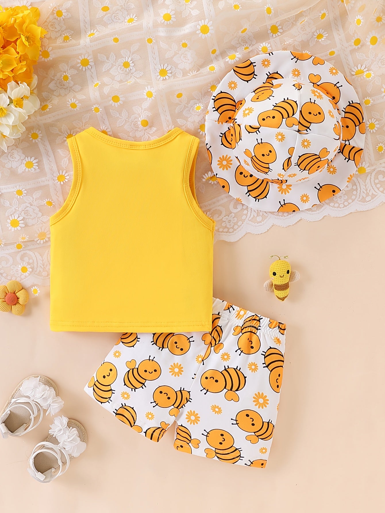 Summer Baby Girls' Casual Style Cartoon Little Bee Print Round Neck Vest (With Chest Pocket) And Cartoon Print Shorts And Sun Hat 3pcs Set Daily Wear Essential Gift, for Outdoor