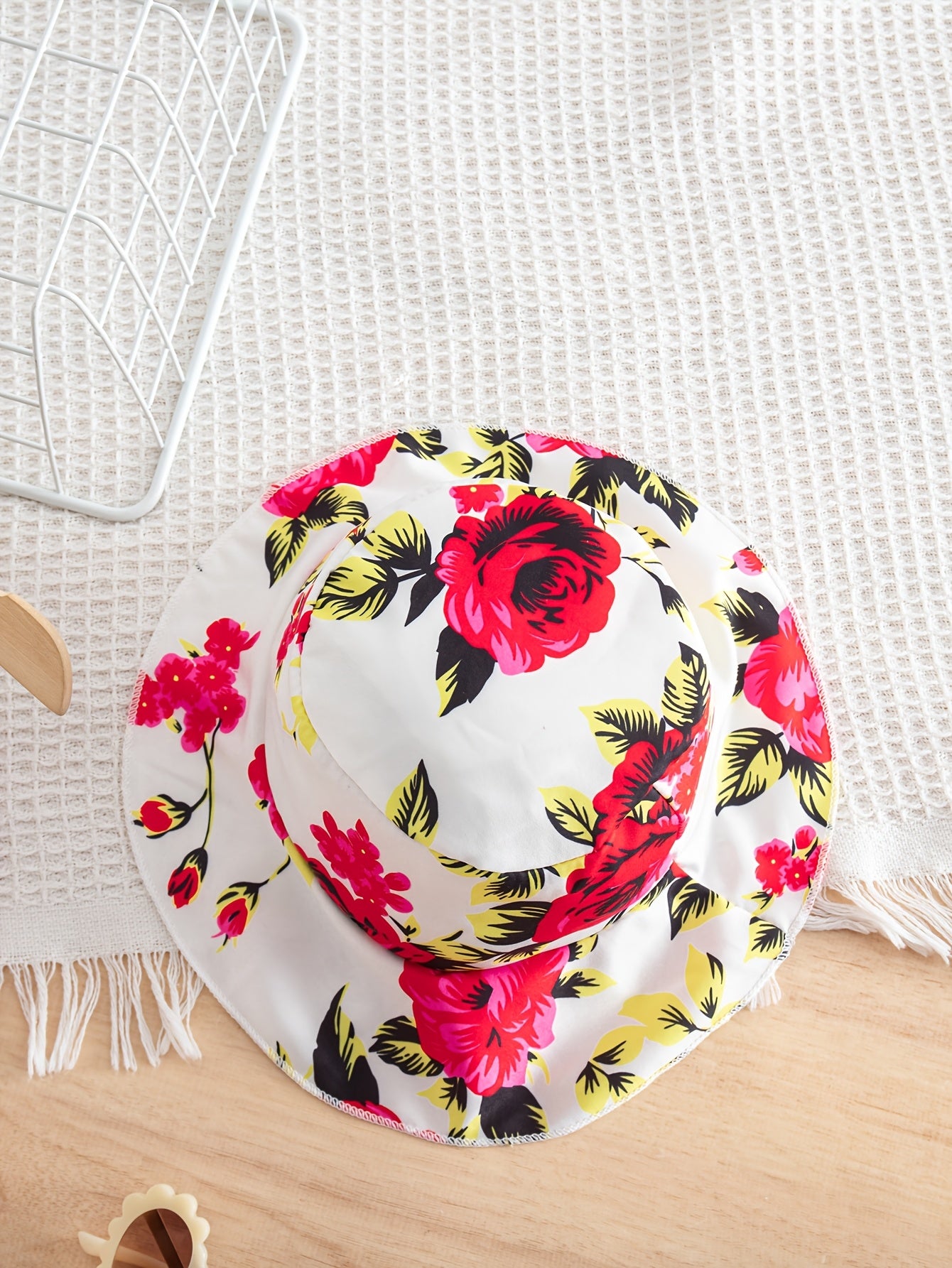 0-3 Years Old Baby Rose Large Flower Print Dress And Cute Hat, Sweet Princess Dress with Halter Neck, Suitable for Outdoor Leisure Vacation