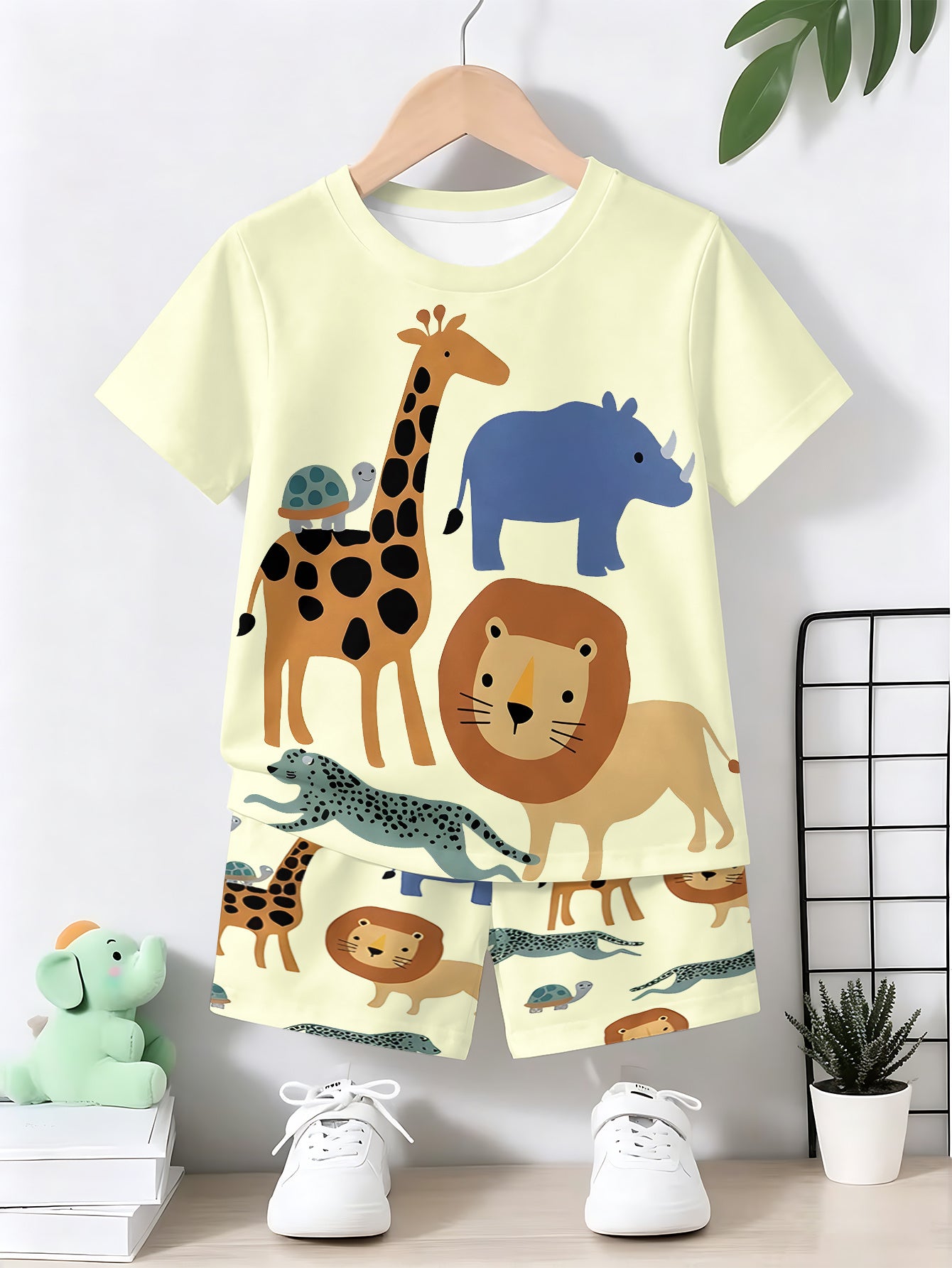 2pcs Set of Cute And Fashionable Short-Sleeve Shirt And Shorts for Boys, Made of Lightweight Polyester Fabric, with Fun Pattern Design. Soft, Breathable, And Comfortable Newborn Boys' Clothing Set of Short-Sleeve Shirt And Shorts