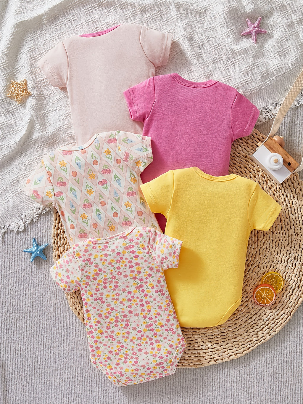 5pcs Newborn Summer Short-Sleeve Bodysuit Set, Cartoon Floral Embroidery Pattern, Soft Snap-Button Suit, Round Neck, Machine Washable, Can Be Used As a Gift, Very Suitable for 0-9 Month Old Baby Girls to Wear Outdoors, for Outdoor