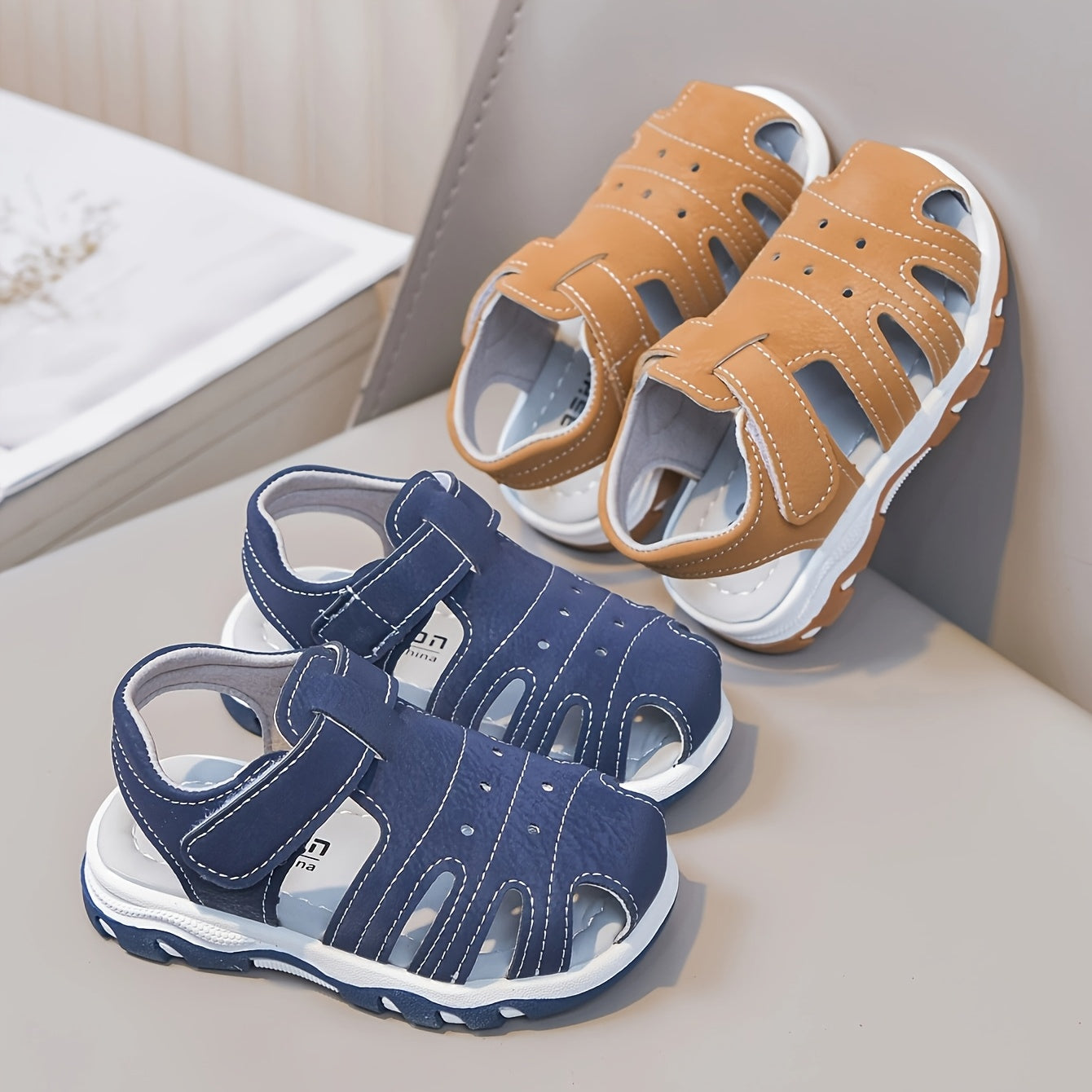 Boys' Toe-Cap Anti-Collision Toe Sandals Summer New Soft Sole Non-Slip Hook-And-Loop Easy on Off Beach Shoes Kids Outdoor Casual Walking Shoes Solid Versatile Khaki Navy