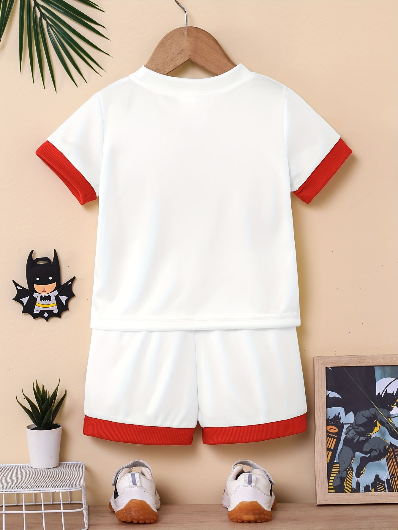 [Warner Bros. Genuine] Baby Boy And Girl Summer Children'S Clothing Trendy Style (New Style)! Children'S Summer Suit Is Coming! White + Red Spliced Short Sleeves Are Printed with Classic Batman Cartoon Characters And Distressed Letters, for Outdoor