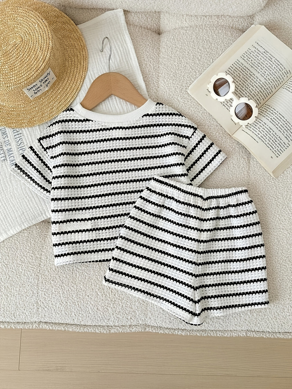 2pcs Set 1-6 Year Old Baby Girl Cute Casual Striped Patchwork Short-Sleeved T-Shirt And Elastic Waist Shorts Set, for Outdoor