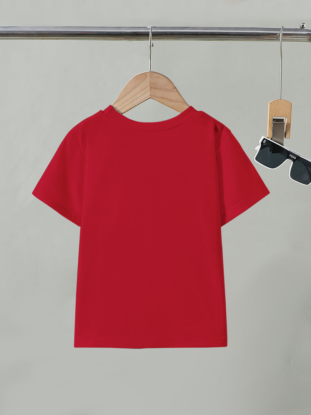 1pc of T-shirt, a Stylish and Versatile Round-neck Short-sleeve T-shirt for Girls in Spring and Summer, Featuring a Ladybug, Heart, and English Print Pattern. The Fabric Is Soft and Comfortable. This Sweet Summer T-shirt Top Has a Loose and Casual
